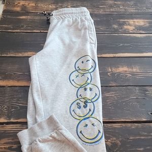 Boys 14/16 Large smileyworld joggers